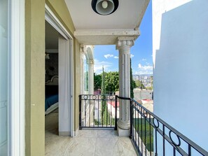 Deluxe Apartment, City View | Balcony - Luxury Apt with Balcony l León Gto (León)