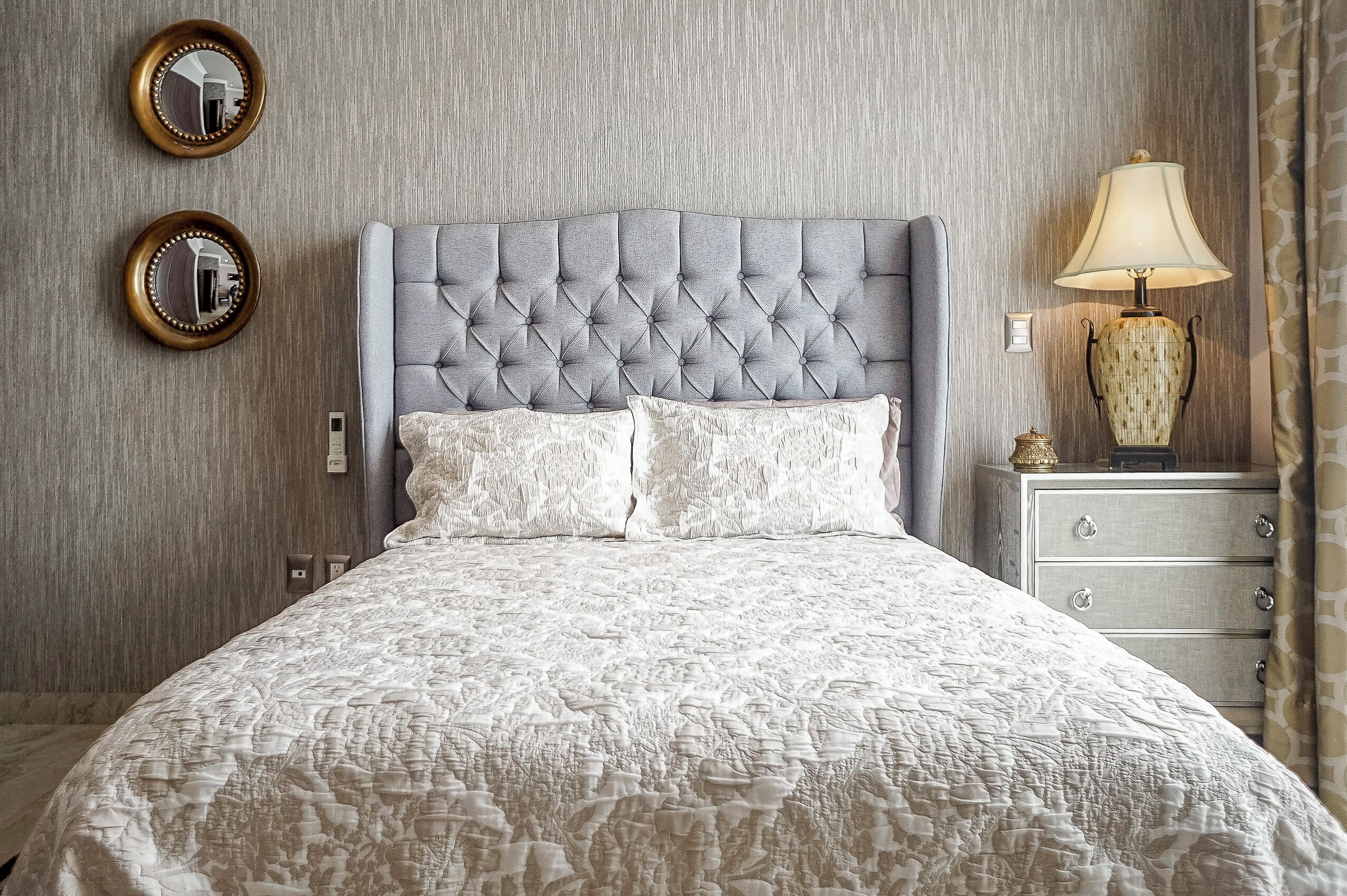 2 habitaciones, caja de seguridad en la habitación y escritorio 