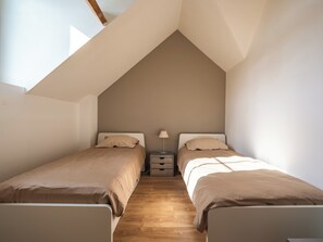 4 bedrooms, WiFi, bed sheets