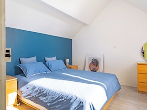4 bedrooms, WiFi, bed sheets