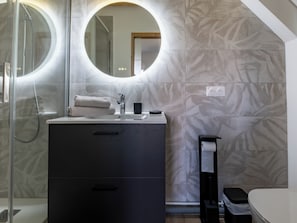 Shower, hair dryer, towels - Parenthèse Tourangelle - Families & Business (Tours)