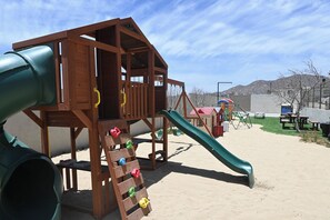 Área de juegos infantiles al aire libre