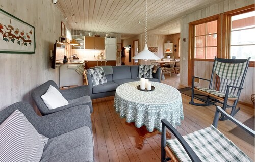 Nice home in Annerstad with WiFi