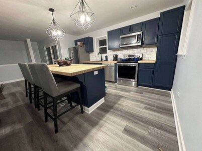 Remodeled Home King Bed Sleeps 8

