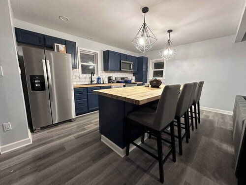 Remodeled Home King Bed Sleeps 8

