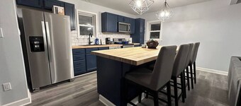 Remodeled Home King Bed Sleeps 8