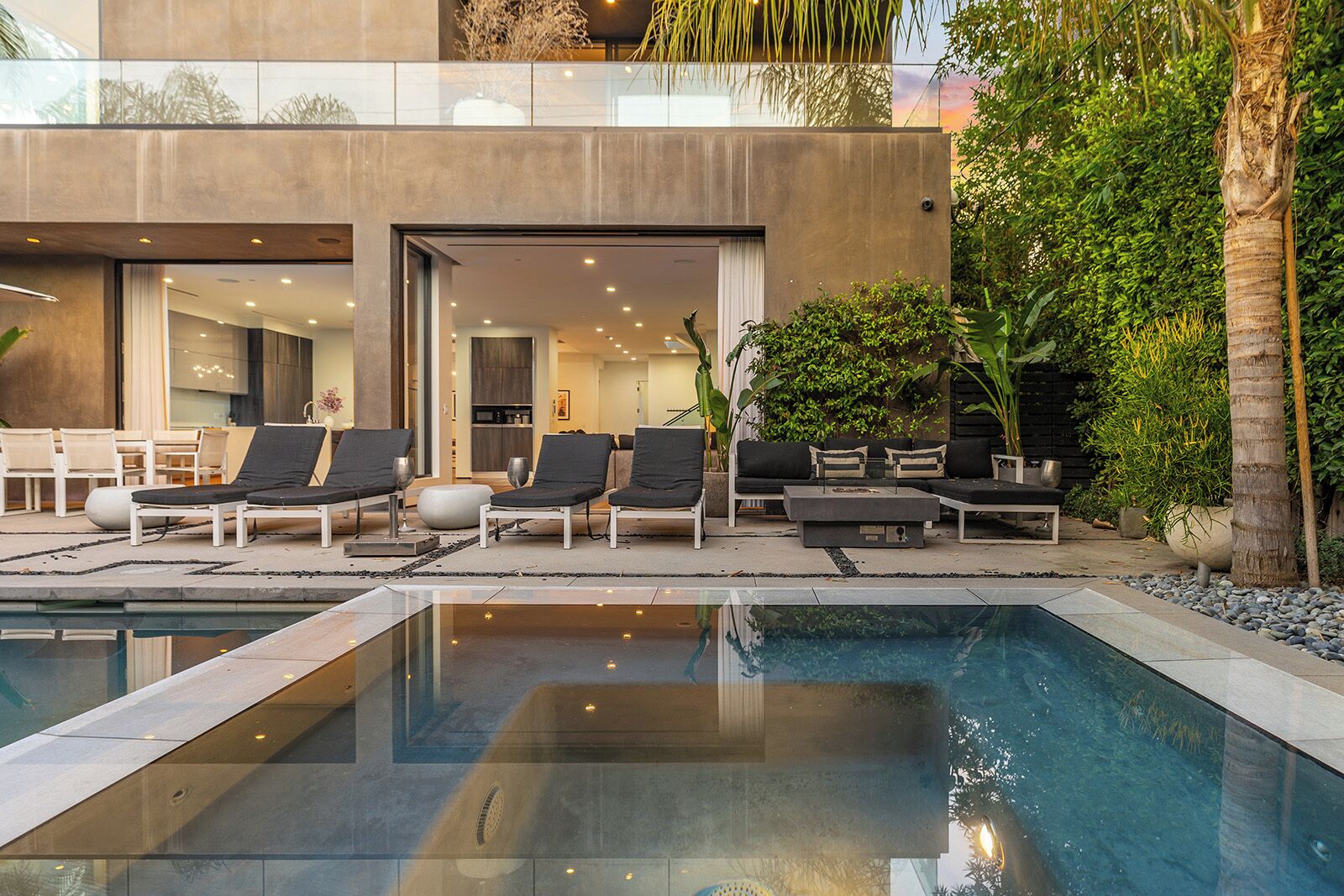LUXURY GARDNER VILLA 5BDR !!!