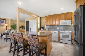 Condo (2 Bedrooms) | Private kitchen | Fridge, microwave, oven, coffee/tea maker