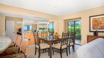 Condo (2 Bedrooms) | Dining