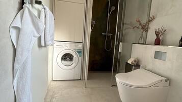 Shower, hair dryer, towels, toilet paper