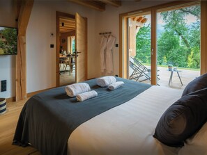 4 habitaciones, tabla de planchar con plancha, wifi y ropa de cama 