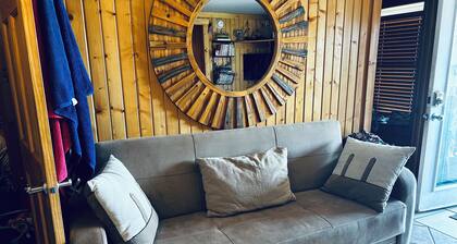 Cozy 2-bedroom cabin on Butternut Lake with WiFi, AC, and Lake Access