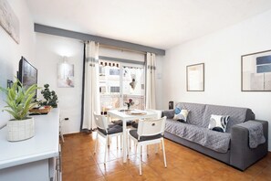 TV - Home2Book Radiant Apt, Pool & Terrace Las Américas (Playa de la Américas)