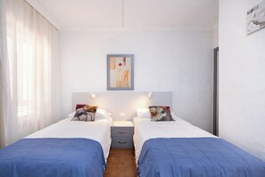 1 dormitori, planxa i posts de planxar, wifi i roba de llit