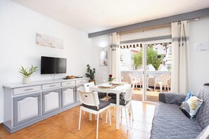 TV - Home2Book Radiant Apt, Pool & Terrace Las Américas (Arona)