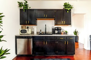 Luxury-Haus, Küche, Executive-Etage | Eigene Küche | Großer Kühlschrank, Mikrowelle, Ofen, Herdplatte