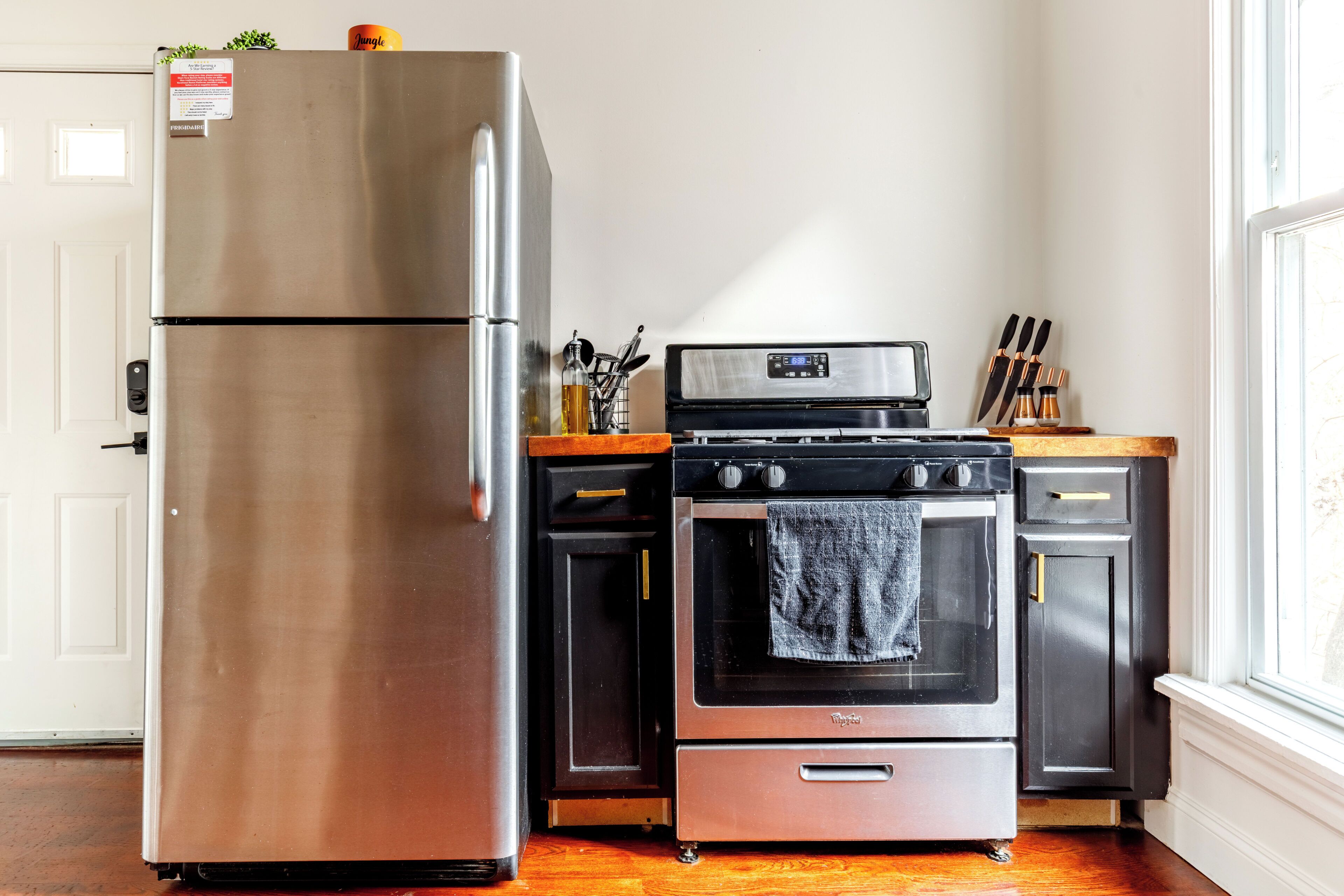 Casita Verde | Private kitchen | Full-size fridge, microwave, oven, stovetop
