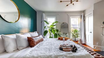 Casita Verde | Egyptian cotton sheets, premium bedding, memory-foam beds, free minibar