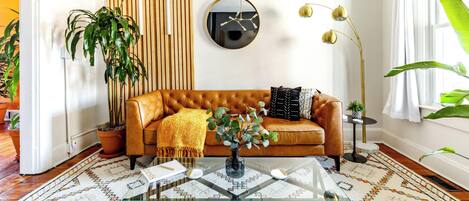 Een 55-inch smart-tv met digitale zenders, Netflix en Hulu