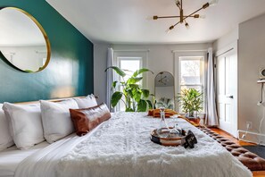 2 bedrooms, Egyptian cotton sheets, premium bedding, memory-foam beds