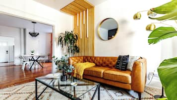 Casita Verde | Living area | 55-inch Smart TV with digital channels, Netflix, Hulu
