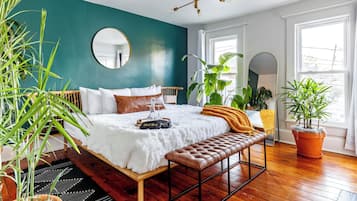 Casita Verde | Egyptian cotton sheets, premium bedding, memory-foam beds, free minibar