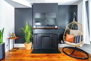 디지털 채널 시청이 가능한 55인치 스마트 TV, 넷플릭스, 훌루