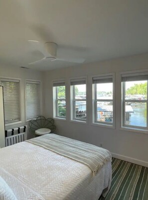 4 makuuhuonetta, työpöytä, silitysrauta/-lauta, ilmainen Wi-Fi