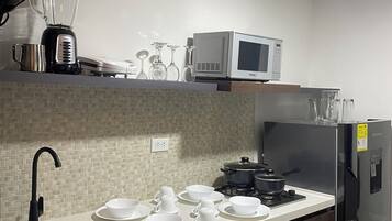 Fridge, microwave, oven, coffee/tea maker