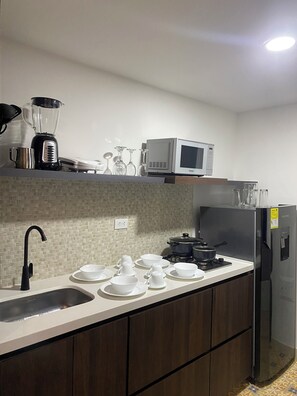 Fridge, microwave, oven, coffee/tea maker - Aparta Estudio Duplex Lindo Confortable en Pueblito Pintoresco Cerca a Bogota (Tena)