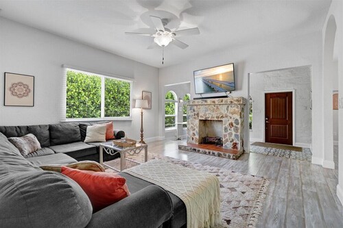 2BR/2BA Cottage - 8 min from Downtown West Palm Beach