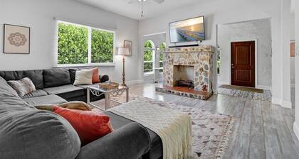 2BR/2BA Cottage - 8 min from Downtown West Palm Beach