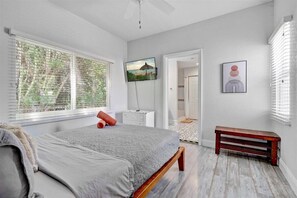 2 habitaciones, escritorio, tabla de planchar con plancha y wifi gratis