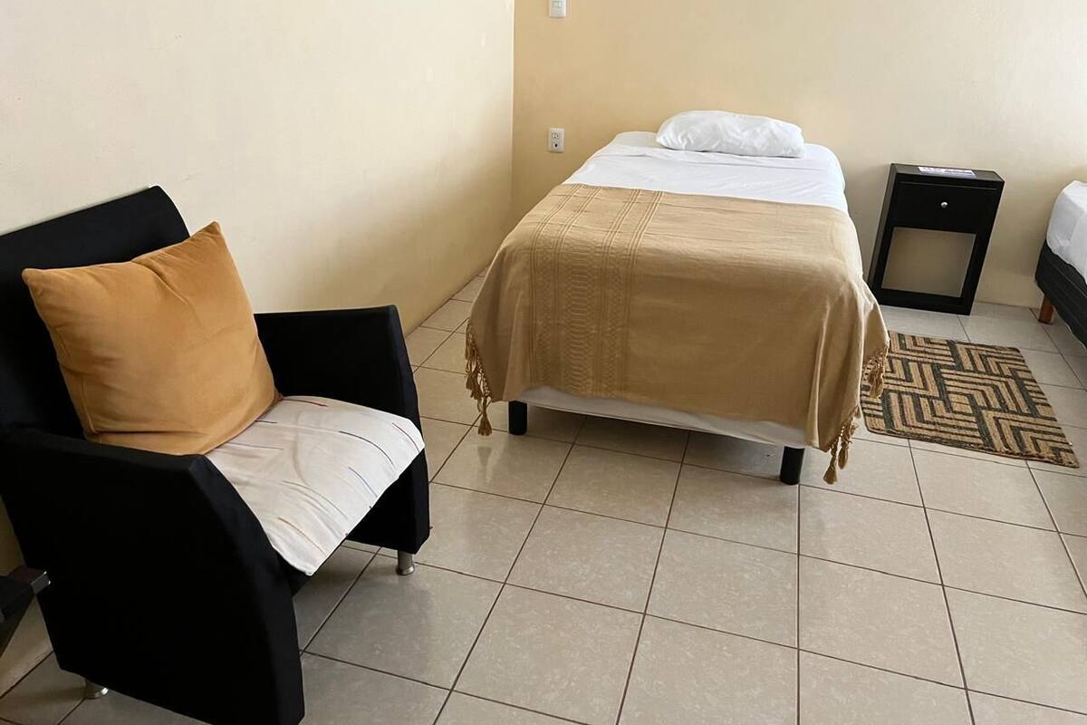 Twin Room | Desk, free WiFi