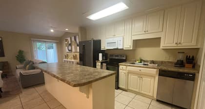 Stylish 4-bedroom, 3 Bath Townhome in Valdosta