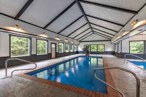 A heated pool - Black Eagle Lodge -  Unique - 8 Bedrooms - 2 Pools (Logan)