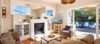 Island Villa - Central Oneroa Garden Retreat