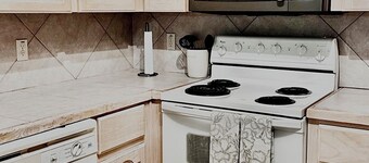 Cozy 2-bedroom apartment in lovely Edinburg with WiFi, AC