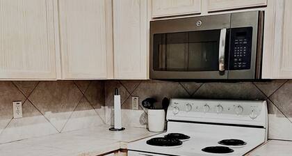 Cozy 2-bedroom apartment in lovely Edinburg with WiFi, AC