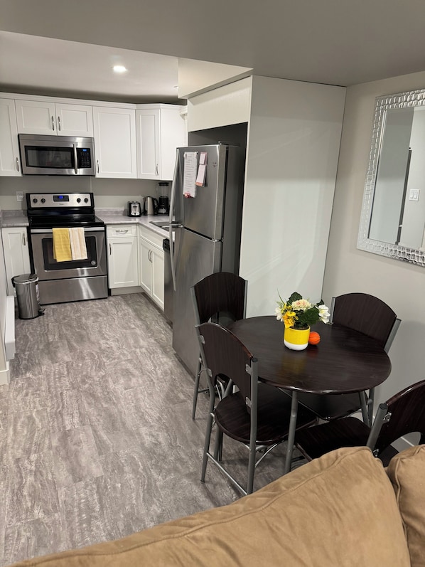 Cookware/dishes/utensils, spices - Your Regina Home (Regina)