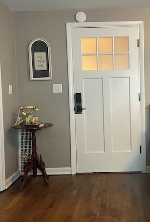 Interior. DOWNTOWN Lancaster Studio Apartment! “Modern Meets Vintage.”