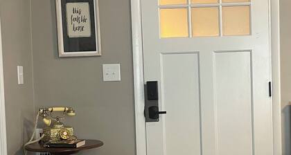 DOWNTOWN Lancaster Studio Apartment! “Modern Meets Vintage.”