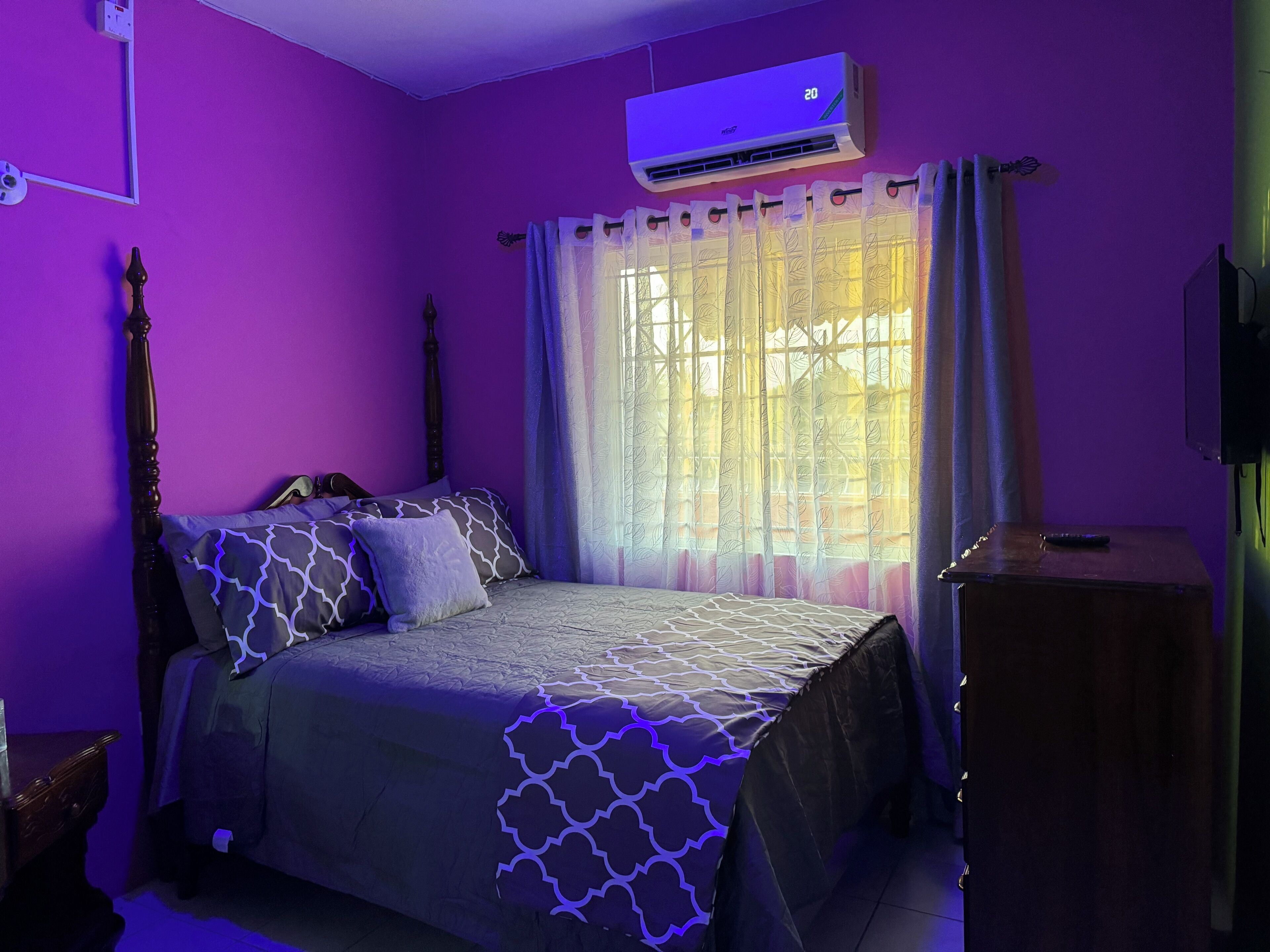 2 chambres, fer et planche à repasser, Wi-Fi, draps fournis