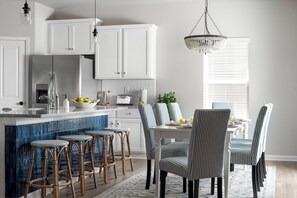 Dining - Stunning KingBed Ste - Family Friendly - 15Mins to Uptown -  BBQ Grill - Firepit (Charlotte)