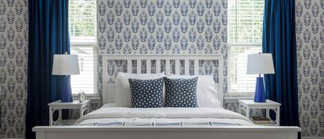 4 sovrum, skrivbord, strykjärn/strykbräda och resesäng