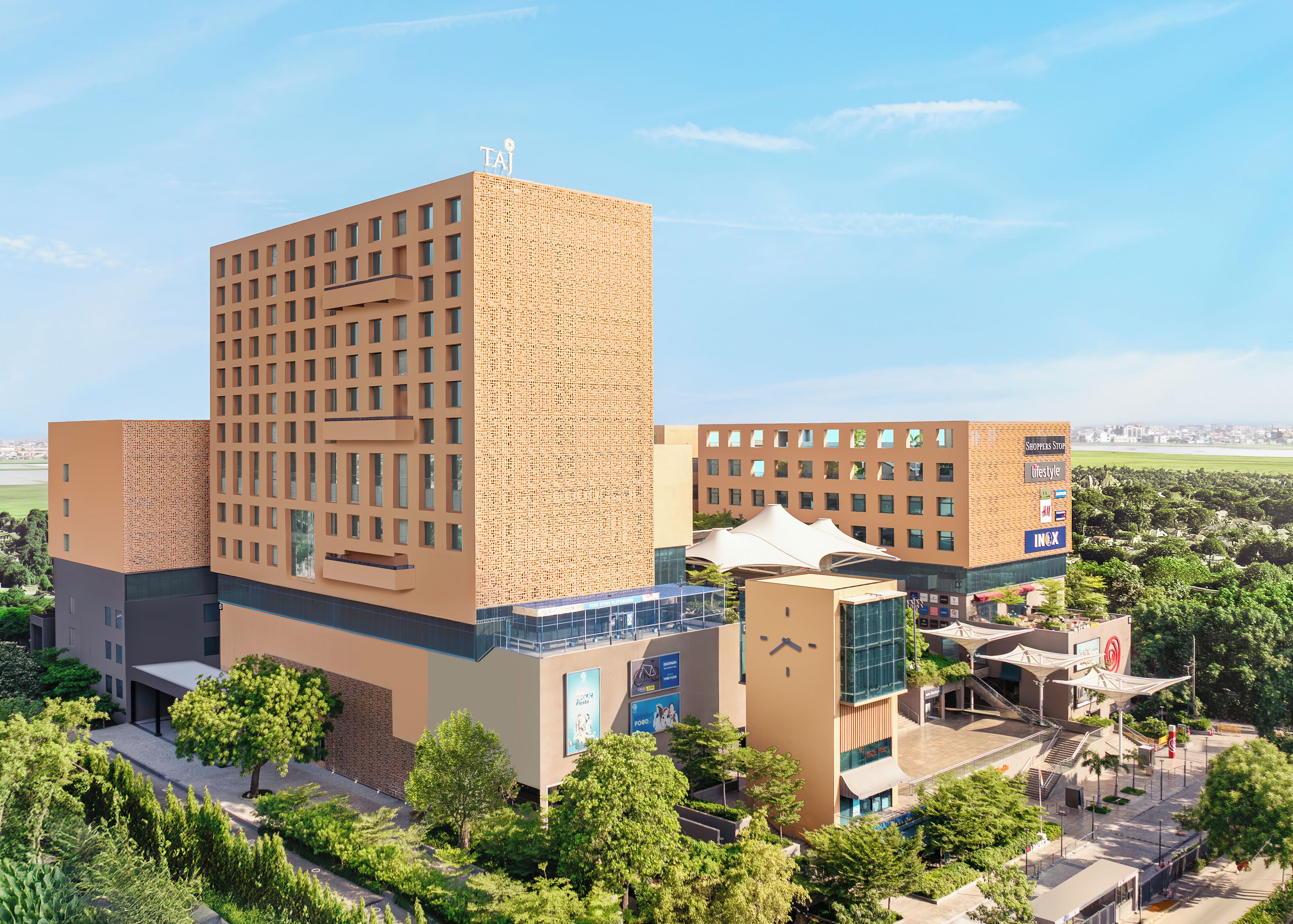 Vista frontal de la propiedad