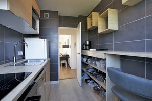 Réfrigérateur, micro-ondes, four, lave-vaisselle