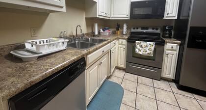Cozy 3-bedroom townhome in Valdosta w/ amenities