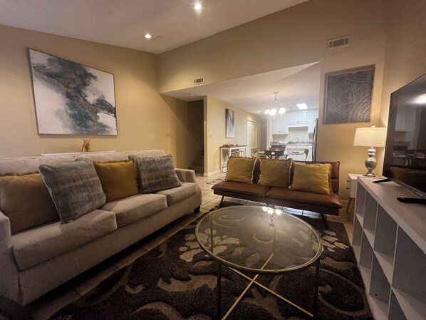 Smart TV - Cozy 3-bedroom townhome in Valdosta w/ amenities (Valdosta)