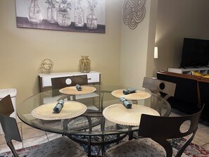 Dining - Cozy 3-bedroom townhome in Valdosta w/ amenities (Valdosta)